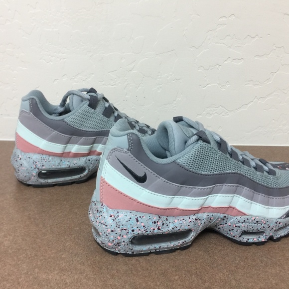 Nike Women’s Air Max 95 SE “Confetti”  918413-002 - Picture 6 of 8